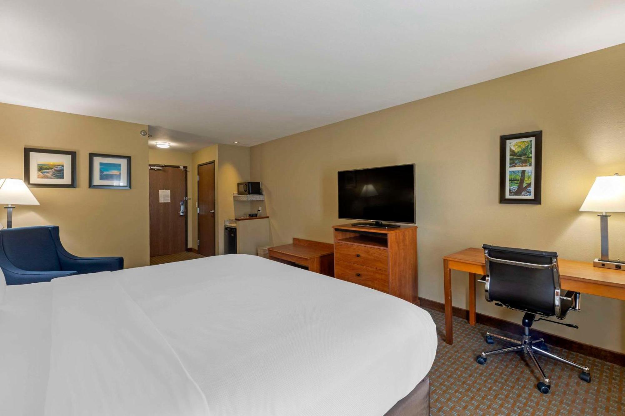Comfort Inn & Suites Marion I-57 Exterior photo